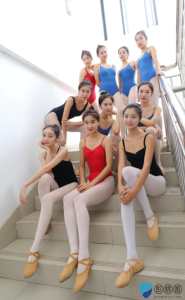 [合集]清纯学妹《大西瓜爱牙膏》全套4系合集随包视频（W系23套舞蹈生服饰），大小428G